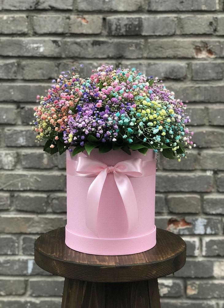 Цветочная композиция из Гипсофила и Розы в шляпной коробке в Заветном Ростовской области