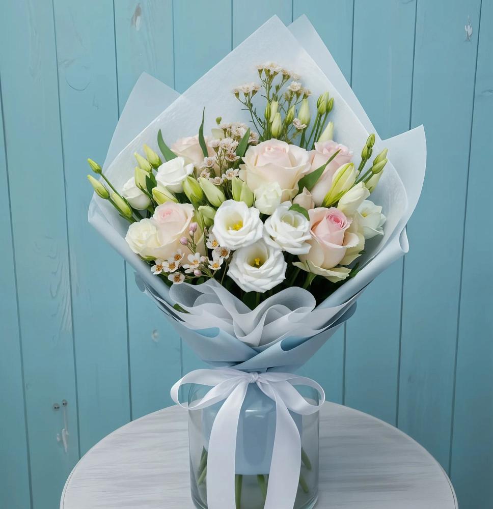 Букет цветов из: Розы и Лизиантусы в Заветном Ростовской области