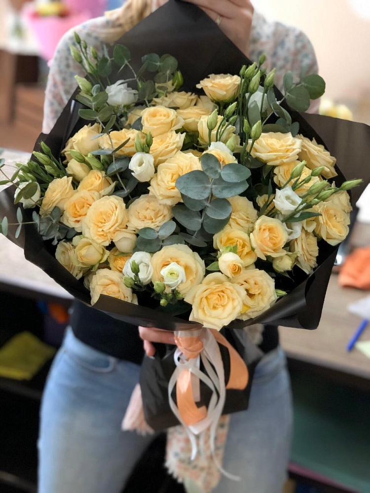 Букет цветов из: Розы и Лизиантусы в Заветном Ростовской области