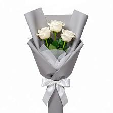 Букет 3 белые розы в Заветном Ростовской области