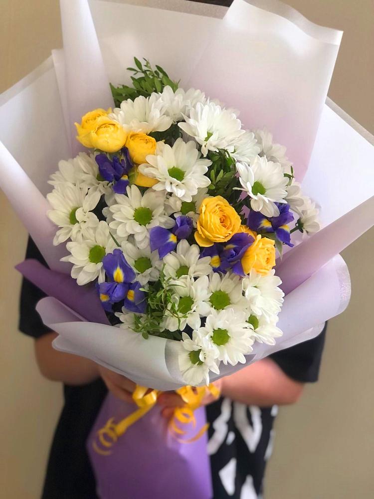 Букет цветов из: Ирисы, Хризантемы и Розы в Заветном Ростовской области