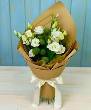 Букет цветов из:  Хризантемы и Лизиантусы в Заветном Ростовской области