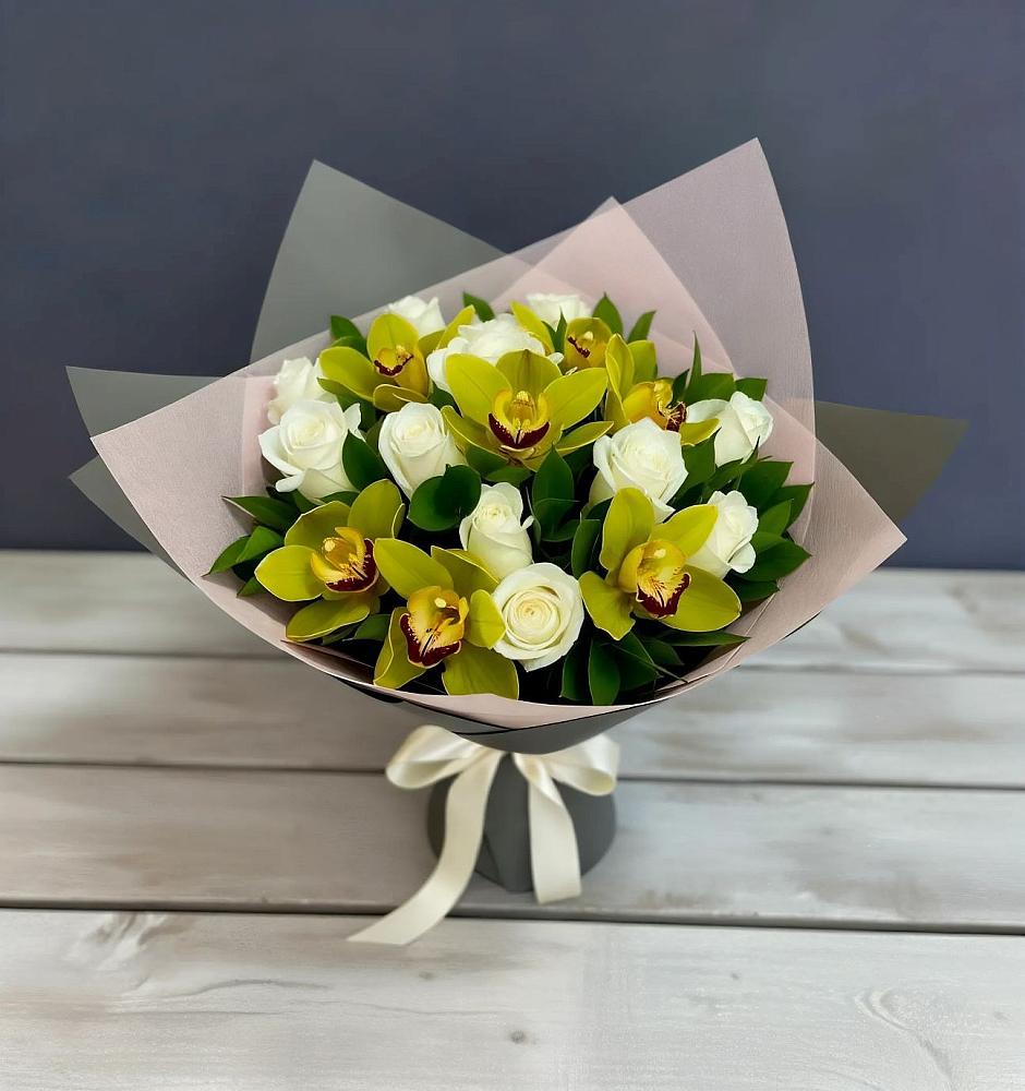 Букет цветов из: Орхидеи и Розы в Заветном Ростовской области