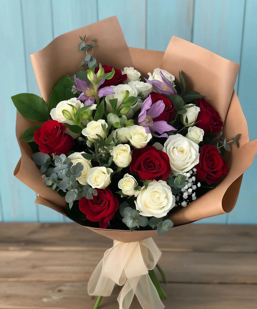 Букет цветов из: Розы и Альстромерии в Заветном Ростовской области