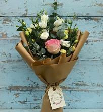 Букет цветов из:  Розы и Лизиантусы в Заветном Ростовской области