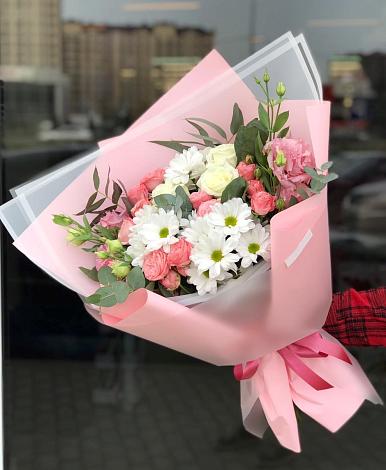Букет цветов из: Розы, Лизиантусы и Хризантемы в Заветном Ростовской области