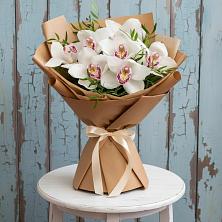 Букет цветов из:  Орхидеи и Розы в Заветном Ростовской области