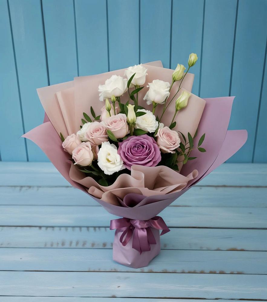 Букет цветов из: Розы и Лизиантусы в Заветном Ростовской области